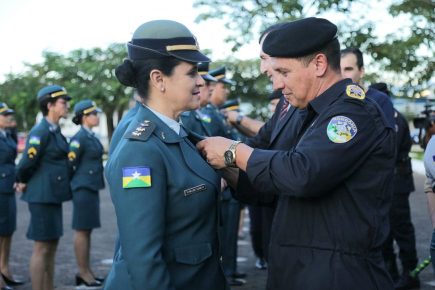 Viva a Polícia! Avante policiais!